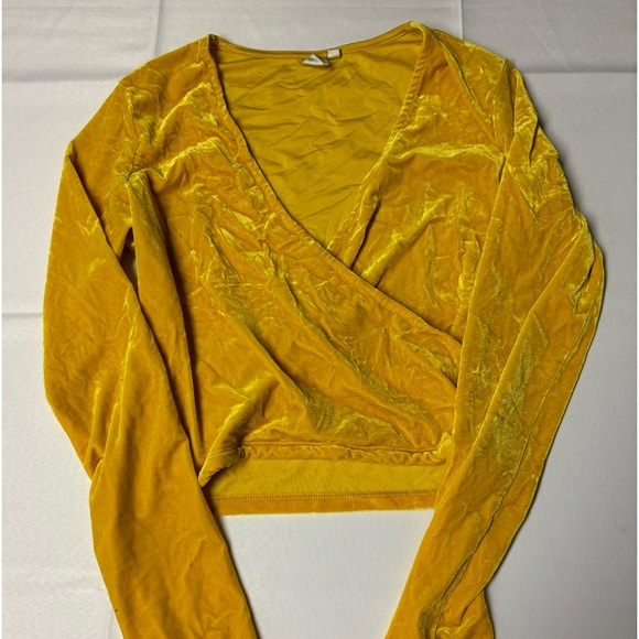 (2/$15) VELOUR GOING OUT TOP 💛 - Picture 1 of 2